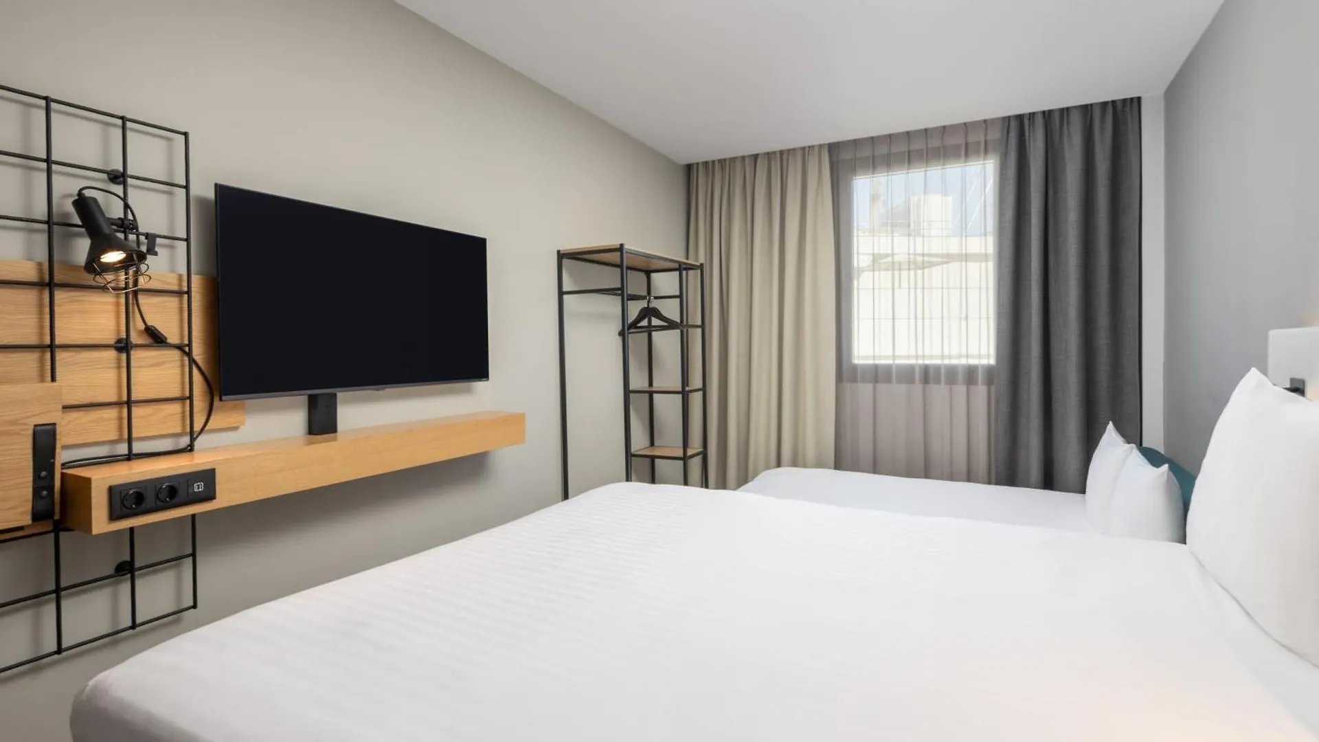 Moxy Lisbon City