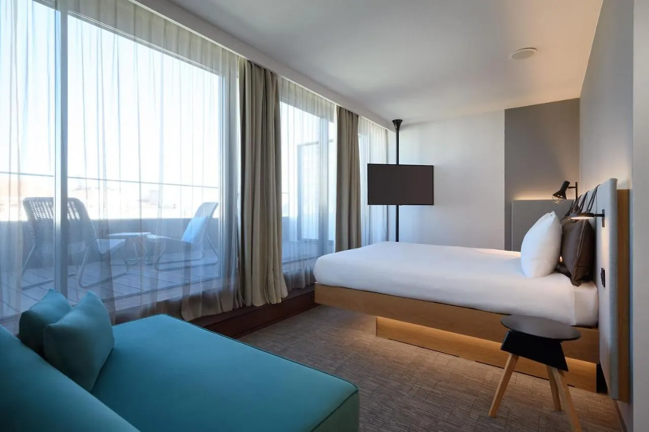 *** Hotel Moxy Lisbon City Portugal