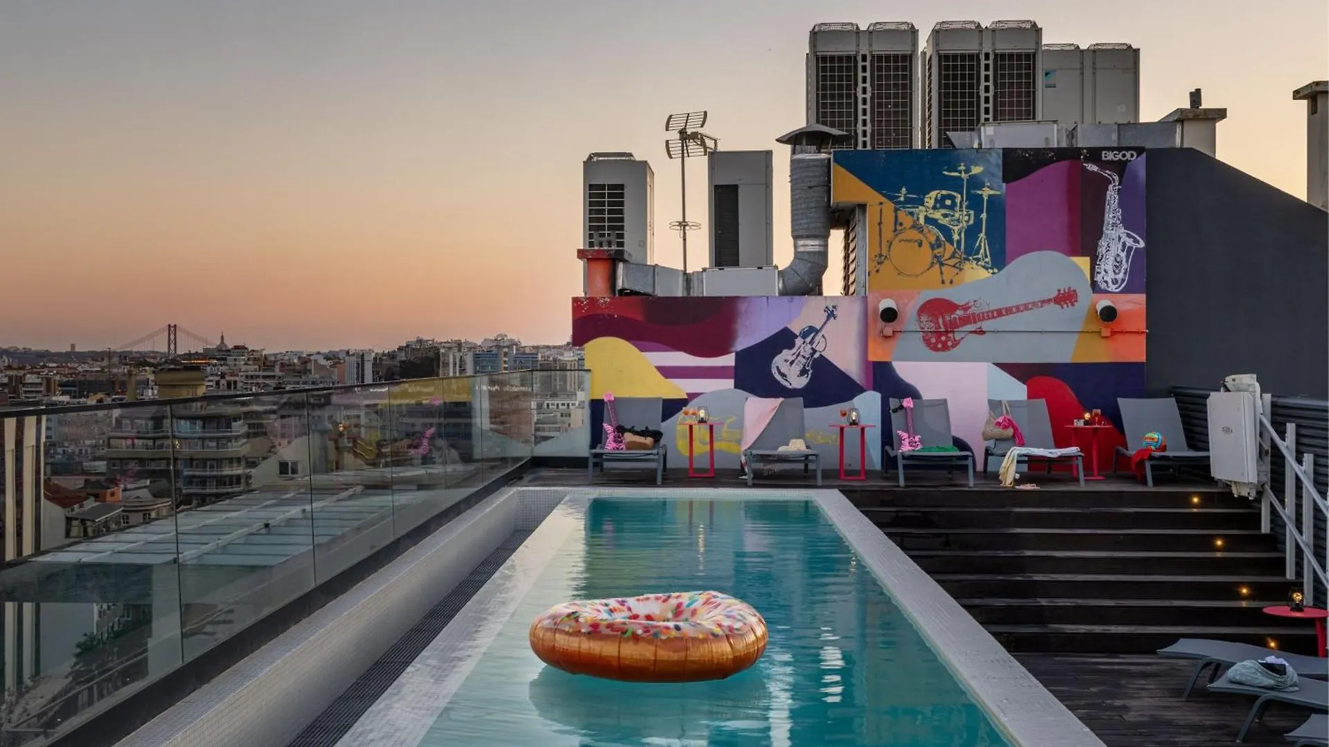 Moxy Lisbon City